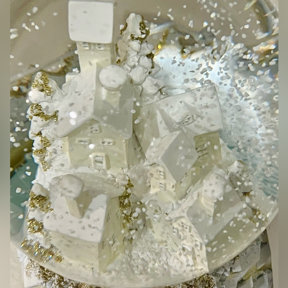 NEW musical Christmas snow globe white, gold, Snowy Winter wonderland, gift! - Picture 6 of 7